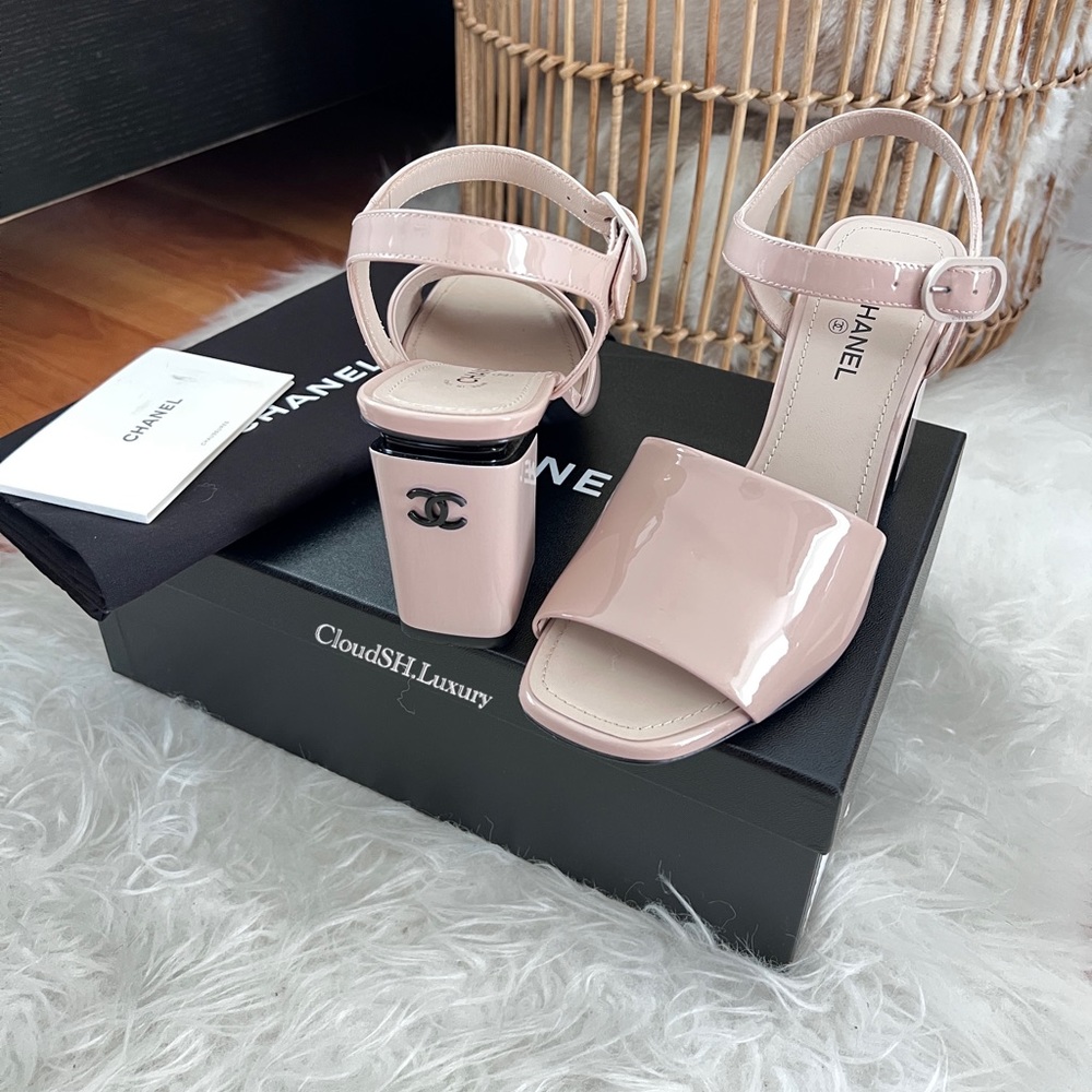 Auth Chanel Patent Leather CC Logo Beige Sandals - Size 37.5 - Picture 1 of 10